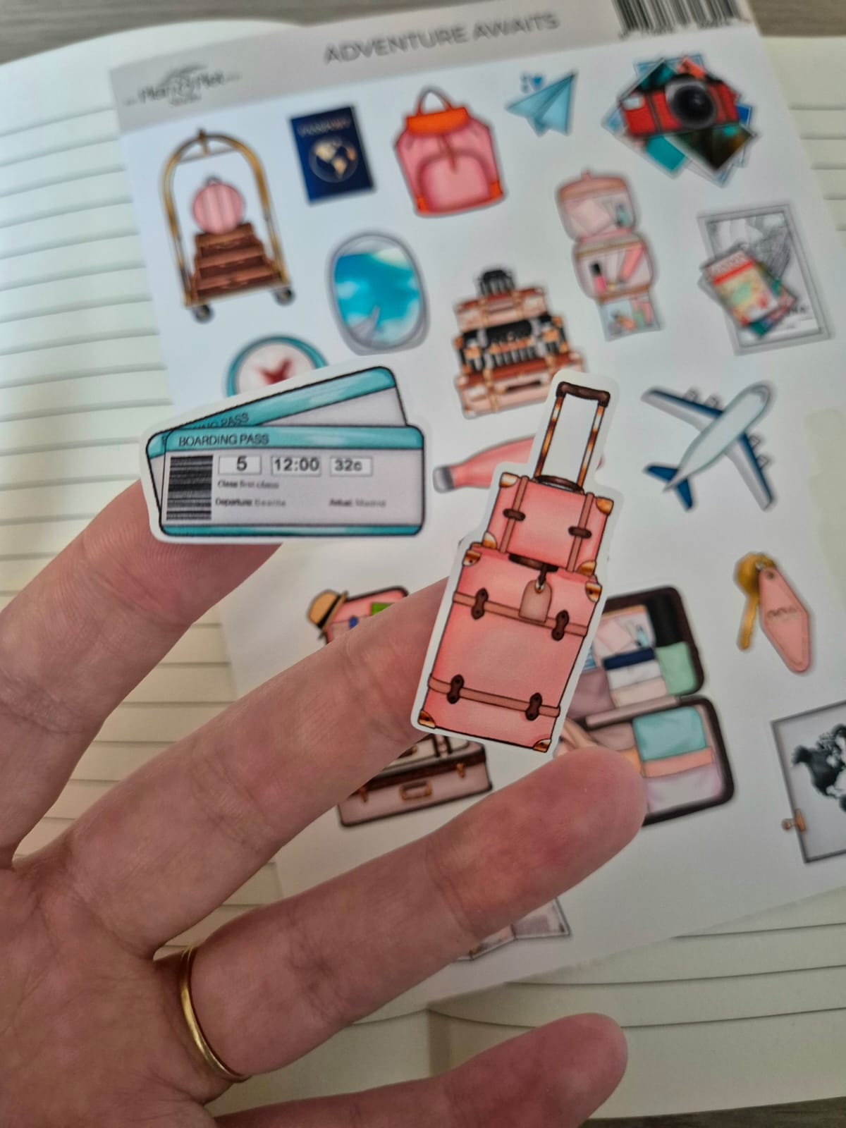 Stickervel 'Adventure awaits'