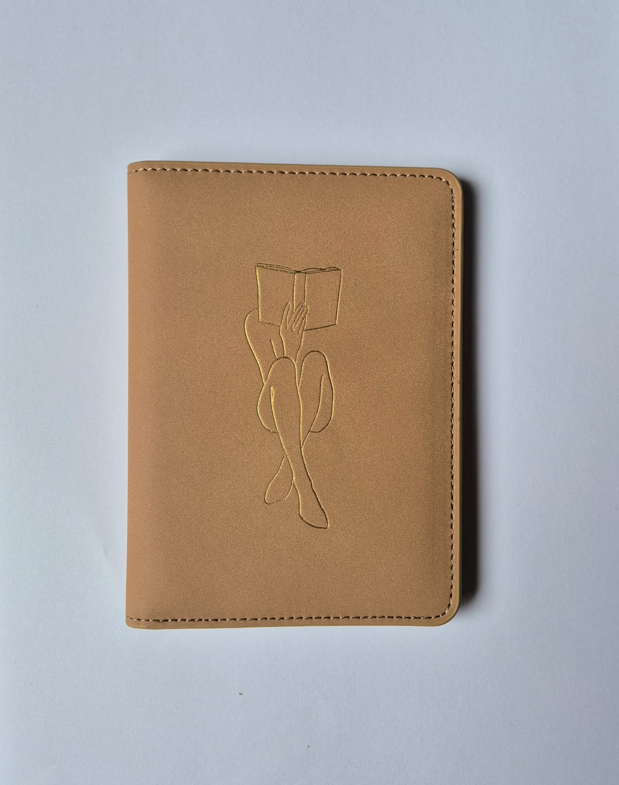 Paspoorthoesje 'Reading woman'